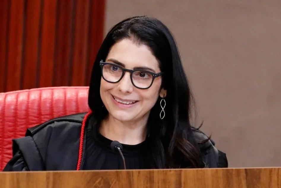 Ministra do TSE que proibiu púlpito vazio já declarou voto em Lula
